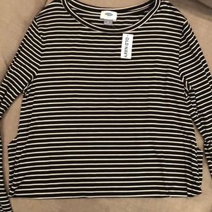 New old navy long sleeve tee